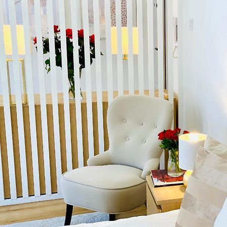 Apartament W Centrum Miasta Z Darmowym Parkingiem Dla Dwojga -Apartamenty Pod Zlotym Lwem Klodzko Luaran gambar