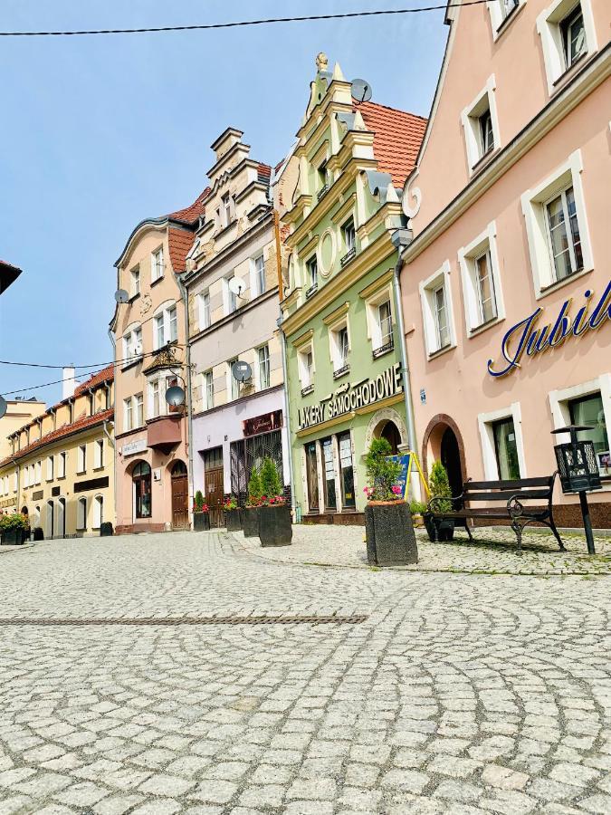 Apartament W Centrum Miasta Z Darmowym Parkingiem Dla Dwojga -Apartamenty Pod Zlotym Lwem Klodzko Luaran gambar