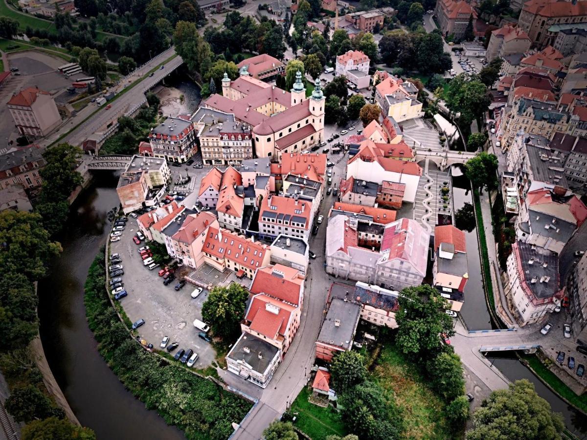 Apartament W Centrum Miasta Z Darmowym Parkingiem Dla Dwojga -Apartamenty Pod Zlotym Lwem Klodzko Luaran gambar