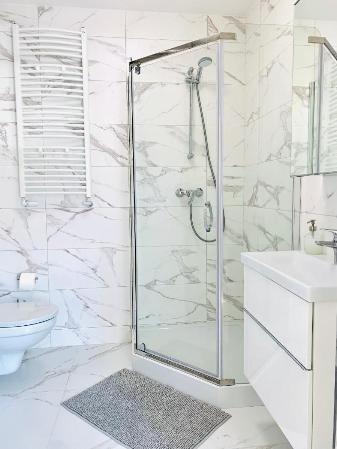 Apartament W Centrum Miasta Z Darmowym Parkingiem Dla Dwojga -Apartamenty Pod Zlotym Lwem Klodzko Luaran gambar