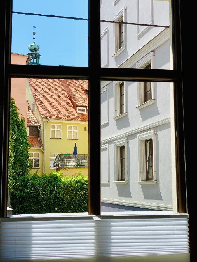 Apartament W Centrum Miasta Z Darmowym Parkingiem Dla Dwojga -Apartamenty Pod Zlotym Lwem Klodzko Luaran gambar