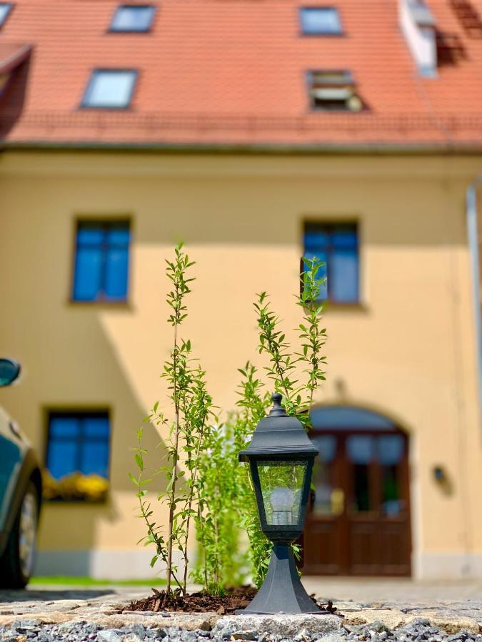 Apartament W Centrum Miasta Z Darmowym Parkingiem Dla Dwojga -Apartamenty Pod Zlotym Lwem Klodzko Luaran gambar