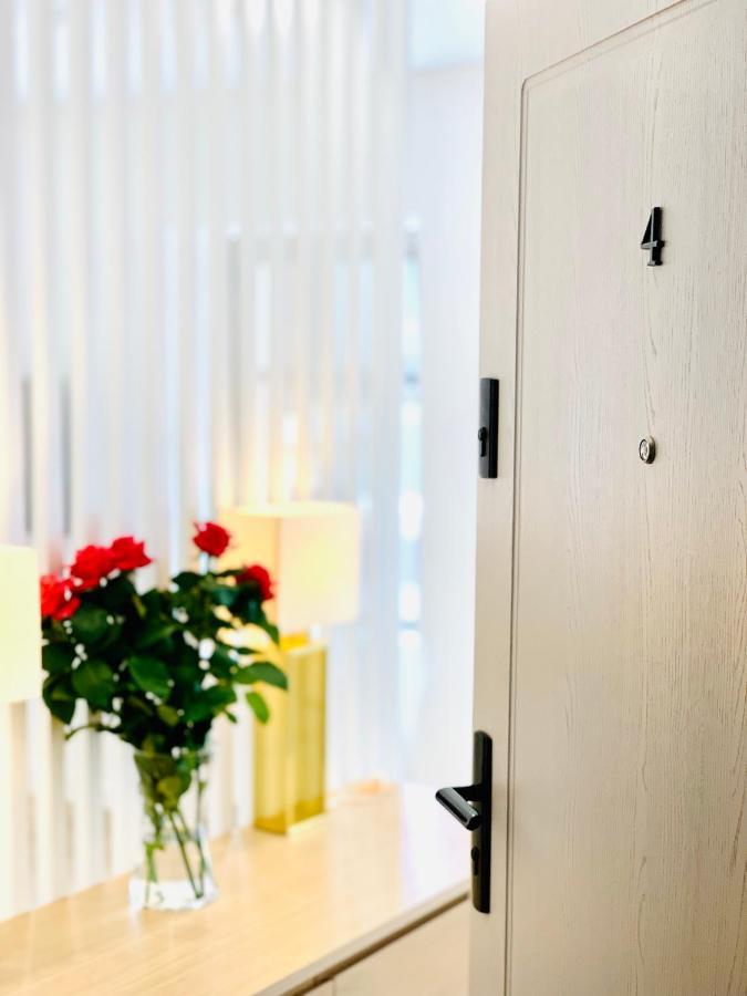 Apartament W Centrum Miasta Z Darmowym Parkingiem Dla Dwojga -Apartamenty Pod Zlotym Lwem Klodzko Luaran gambar