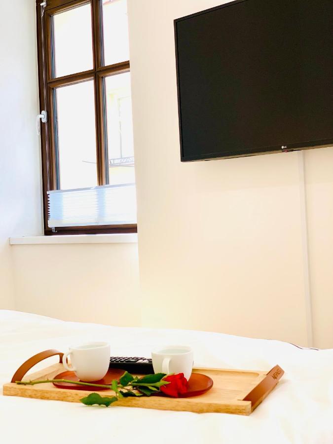Apartament W Centrum Miasta Z Darmowym Parkingiem Dla Dwojga -Apartamenty Pod Zlotym Lwem Klodzko Luaran gambar